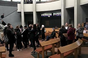 Architekturstudenten aud Mailand und Kaiserslautern in der Auferstehungskirche